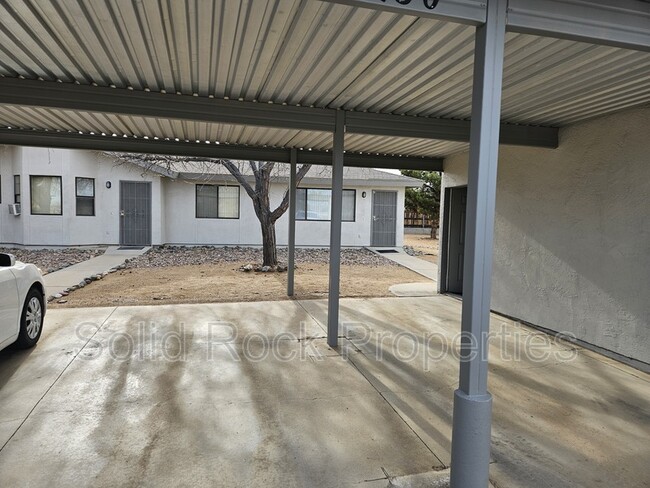 Building Photo - 3230 N Victor Rd