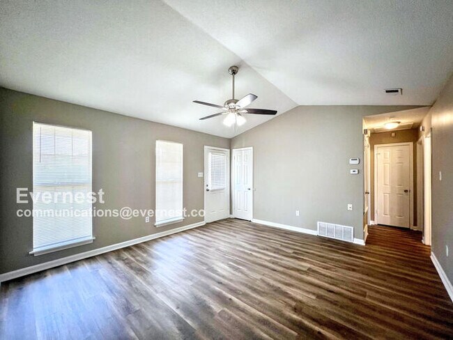 Foto del edificio - 7421 Cliffwood Dr