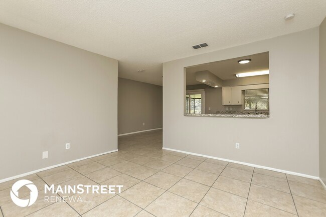 Foto del edificio - 7820 Plunkett Ave