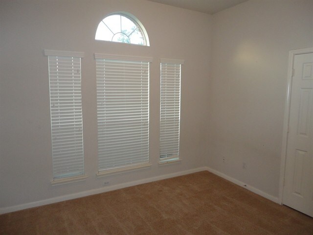 Foto del edificio - 9818 Bobolink Drive