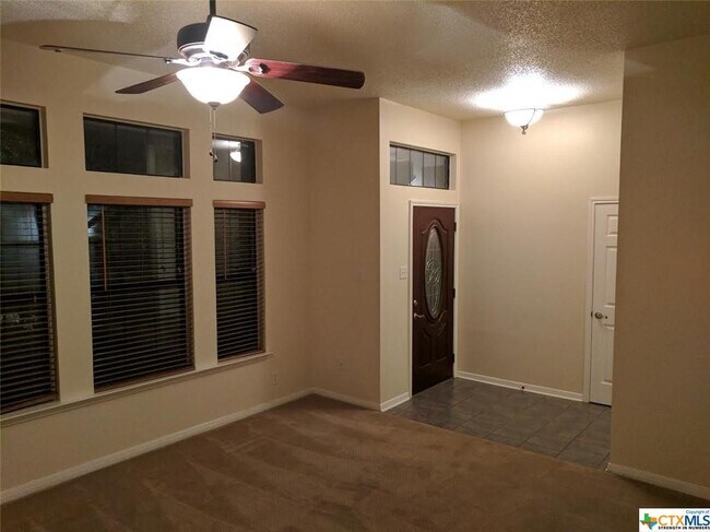 Building Photo - 1502 Stratford Dr