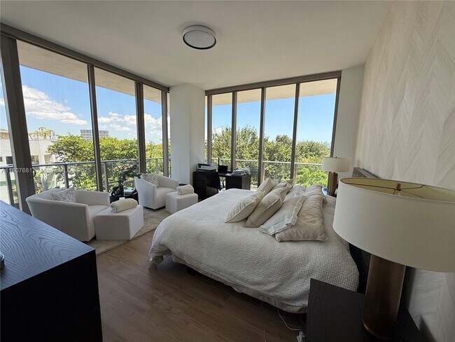 Foto del edificio - 2678 Tigertail Ave