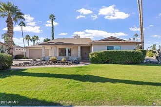 Building Photo - 8635 E Vía De La Gente