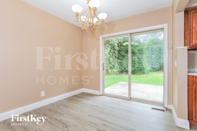 Foto del edificio - 1015 Thunderbird Dr