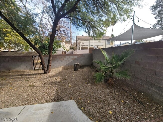 Building Photo - 4760 Woodridge Rd