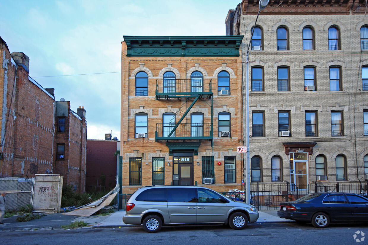 Foto principal - Knickerbocker Avenue Cluster