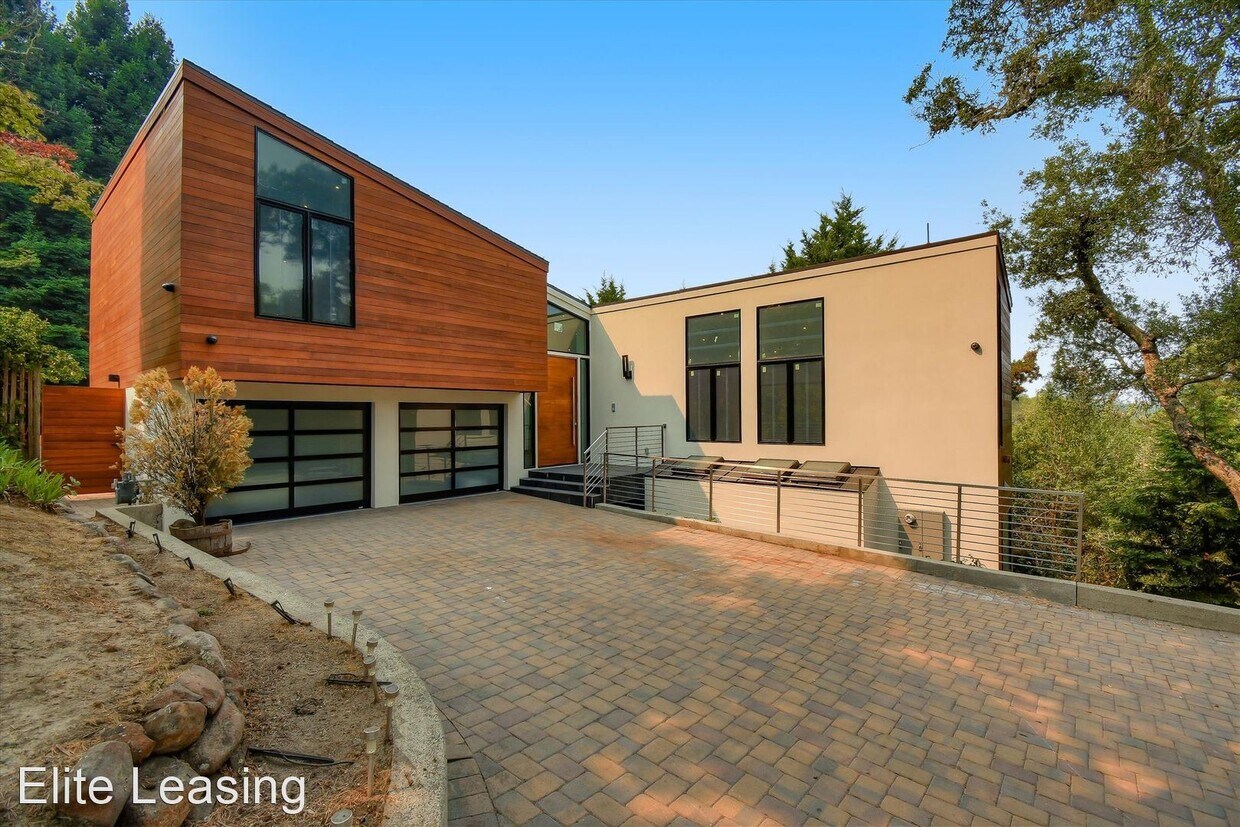 Primary Photo - 5 br, 3.5 bath House - 2 Tiptoe Lane