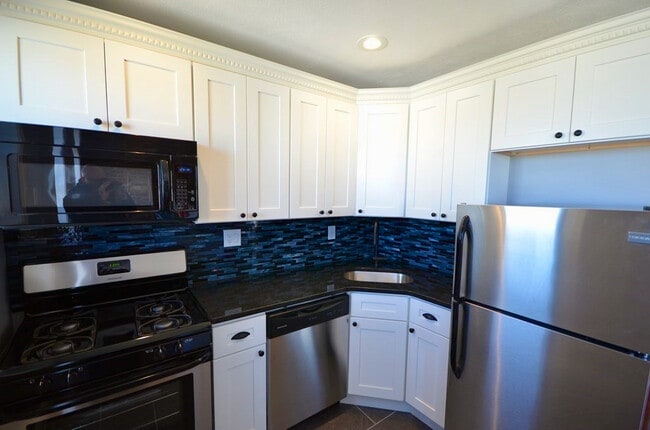 Building Photo - 349 Sumner St