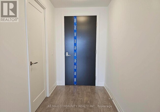 Building Photo - 286 Main St