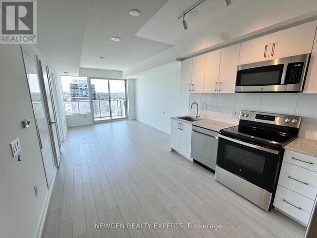 Photo du bâtiment - 4010 Eglinton Ave W
