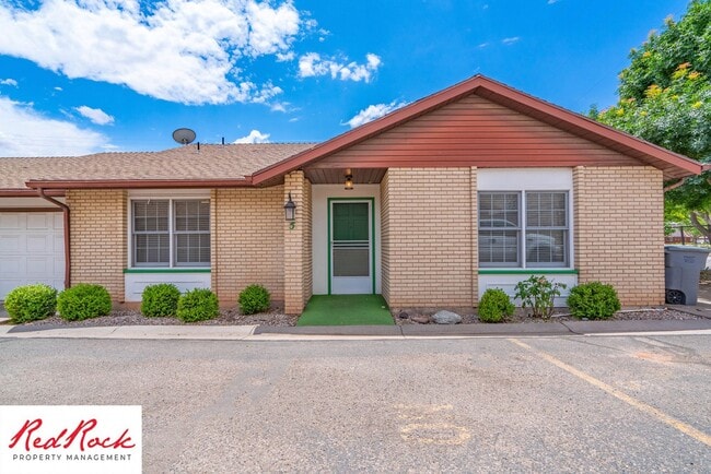 Foto del edificio - 3 Bedroom End Unit Townhome in Downtown St. George