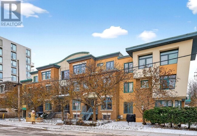 Building Photo - 395 MacKay St