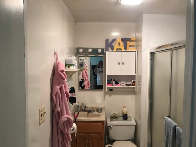 Baño - 1604 Gompers Ave