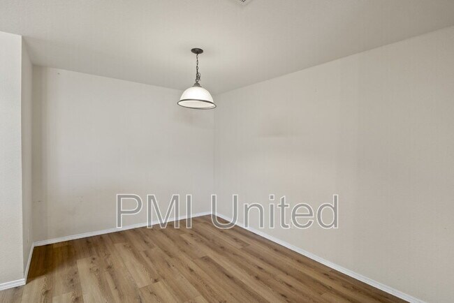 Foto del edificio - 2335 N Elm St
