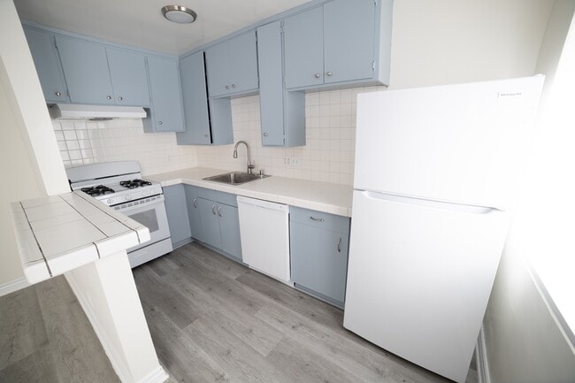 Building Photo - 1315 Ocean Park Blvd