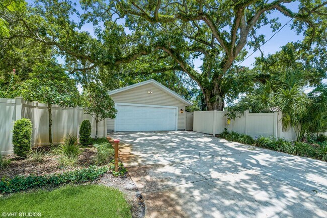 Building Photo - Spacious Cottage in College Park