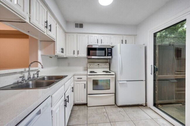 Foto del edificio - 5626 Preston Oaks