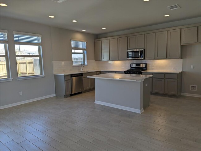 Building Photo - 2629 Stone Branch Dr