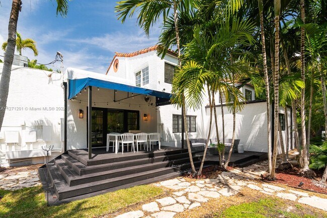 Foto del edificio - 5968 NE 6th Ct