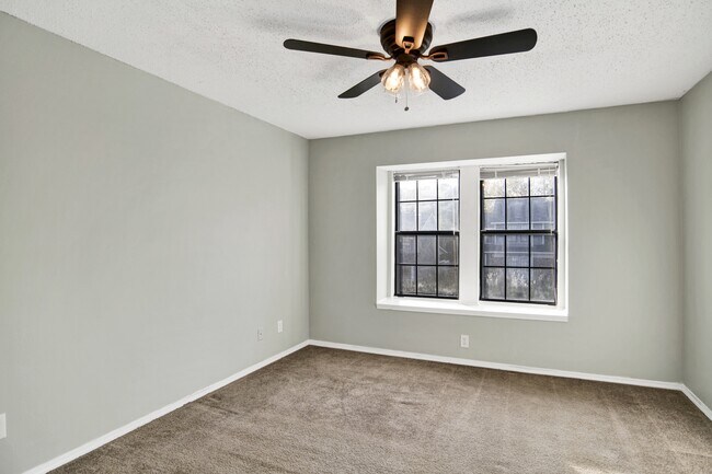 Foto del edificio - 5900 Grelot Rd