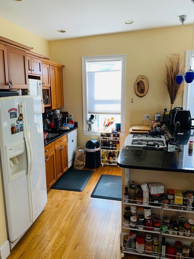 Building Photo - 136 Hudson St