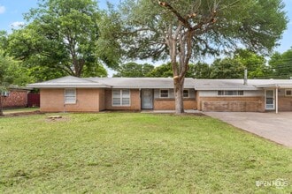Building Photo - 4202 Meadowbrook Dr