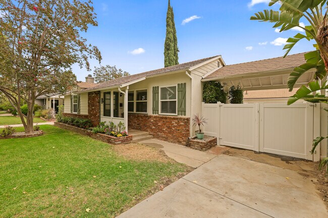 Foto del edificio - 4834 Stern Ave