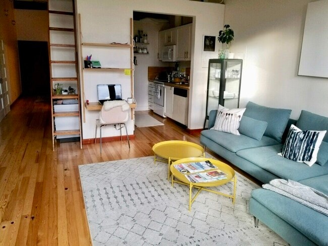 Building Photo - 215 2nd Avenue South, Unit 404