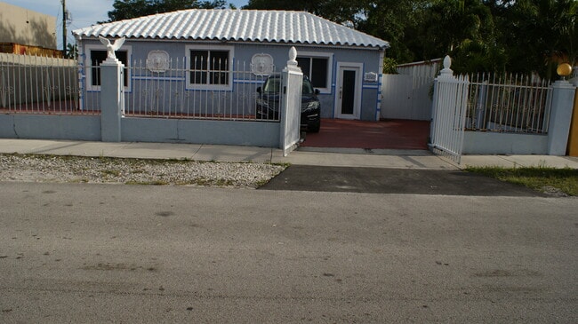 Studio for rent - 2240 NW 90th St Apartments