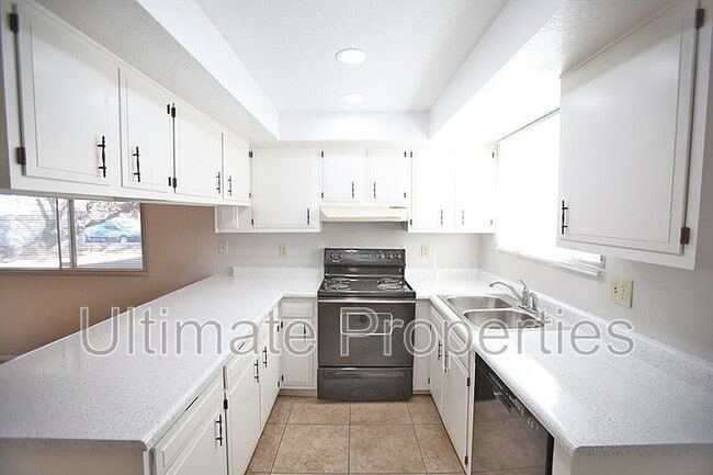 Building Photo - 401 W Utopia Rd