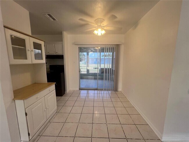 Foto del edificio - 22070 Gatewood Ave