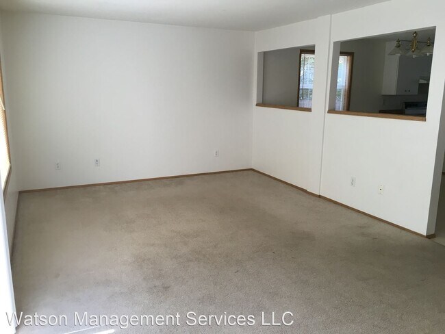 Building Photo - 3 br, 1.5 bath House - 652 NW Walnut Blvd