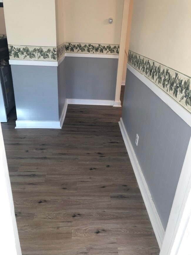 Building Photo - 68 Perry Ave