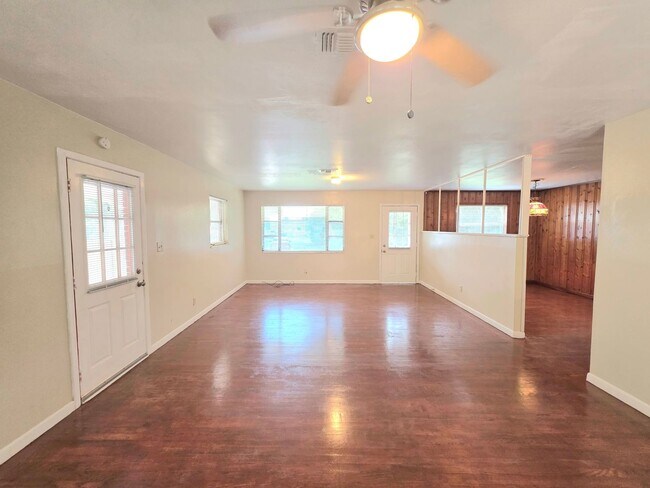 Foto del edificio - 6016 Sewell St
