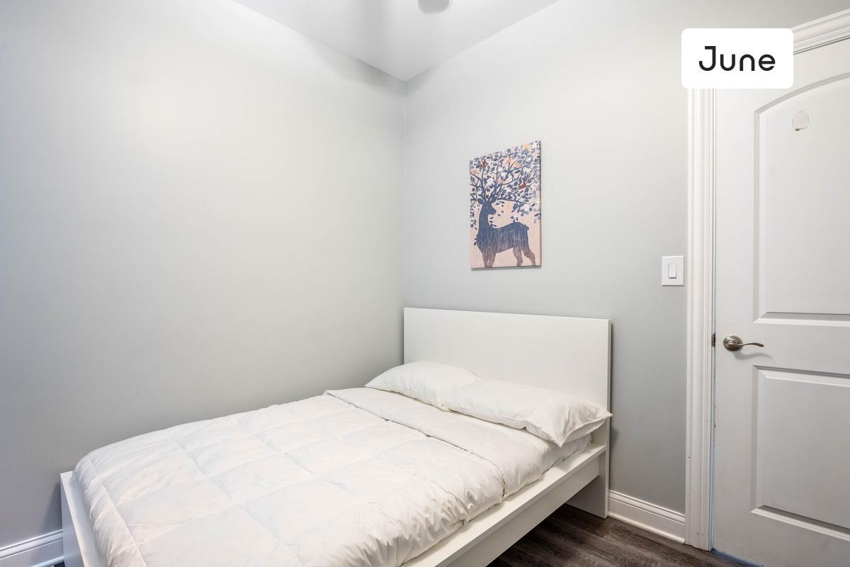 Primary Photo - ROOM ONLY in 3-bed/1.0-bath Home