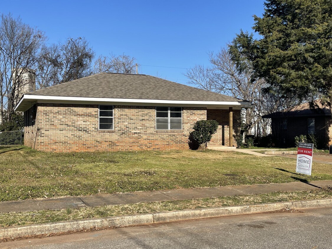 1412 Moulton St E, Decatur, AL 35601 House Rental in Decatur, AL