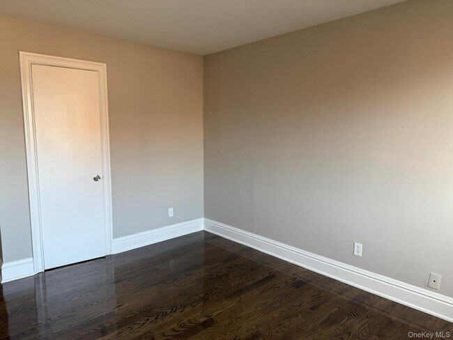 Foto del edificio - 140 McGlynn Pl