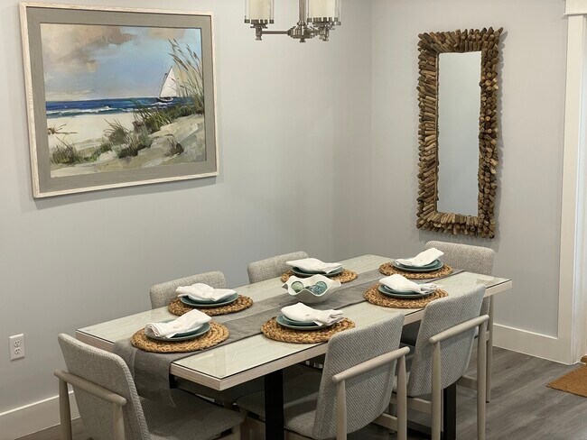 Comedor - 2226 Joan Ave