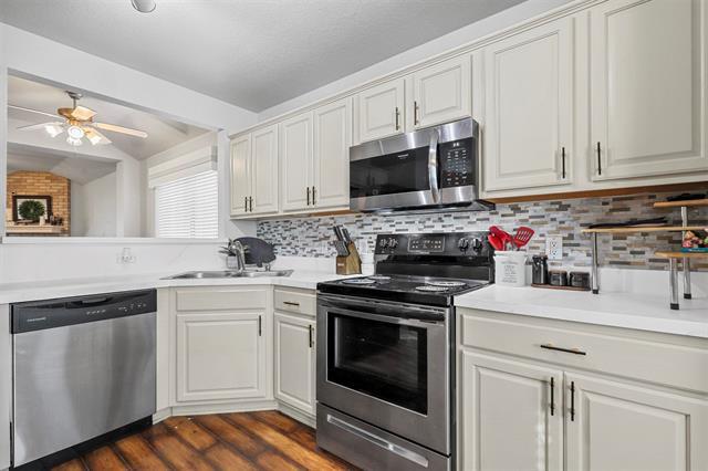 Foto del edificio - 1352 Meadowbrook Ln
