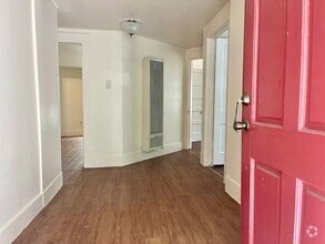 Building Photo - 706 W 32nd St