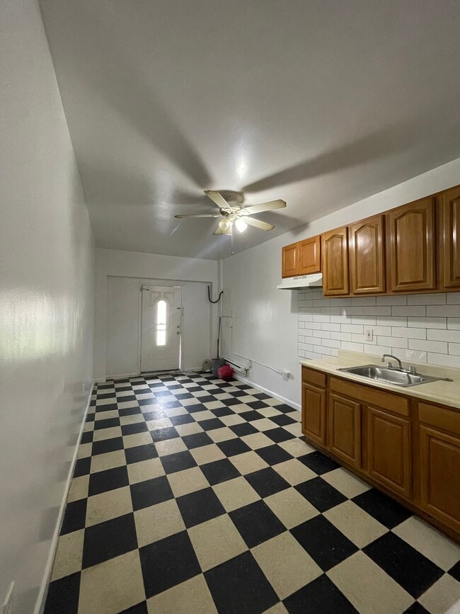 Building Photo - 765 Grove St