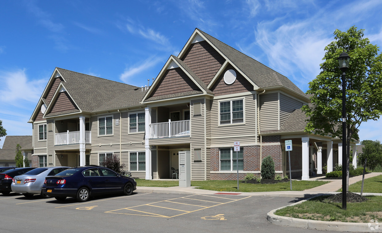 Foto principal - Deer Lakes Apartments