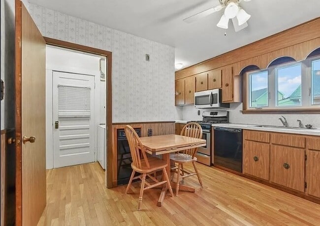 Foto del edificio - 358-360-360 Arlington St