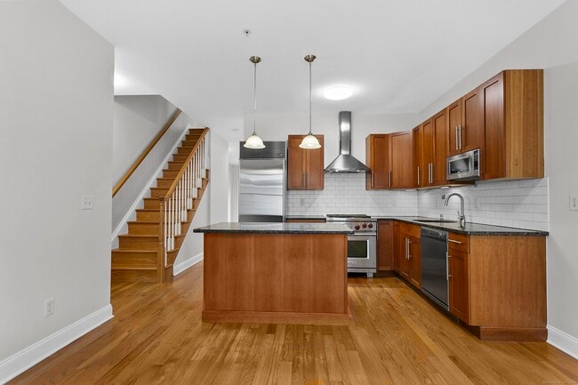 Building Photo - 14 1st St