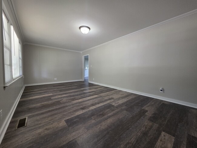 Building Photo - 4204 Lakeview Dr NW