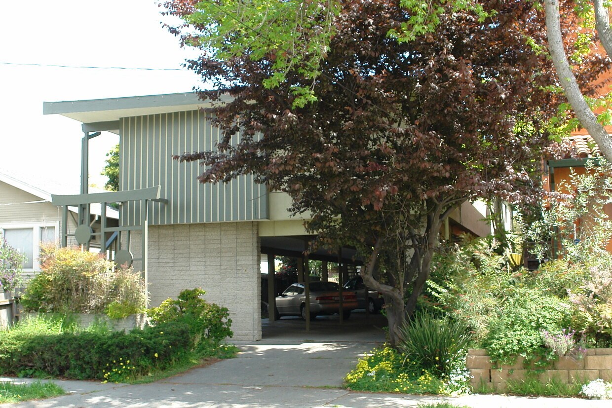 Foto del edificio - 2427 McKinley Ave