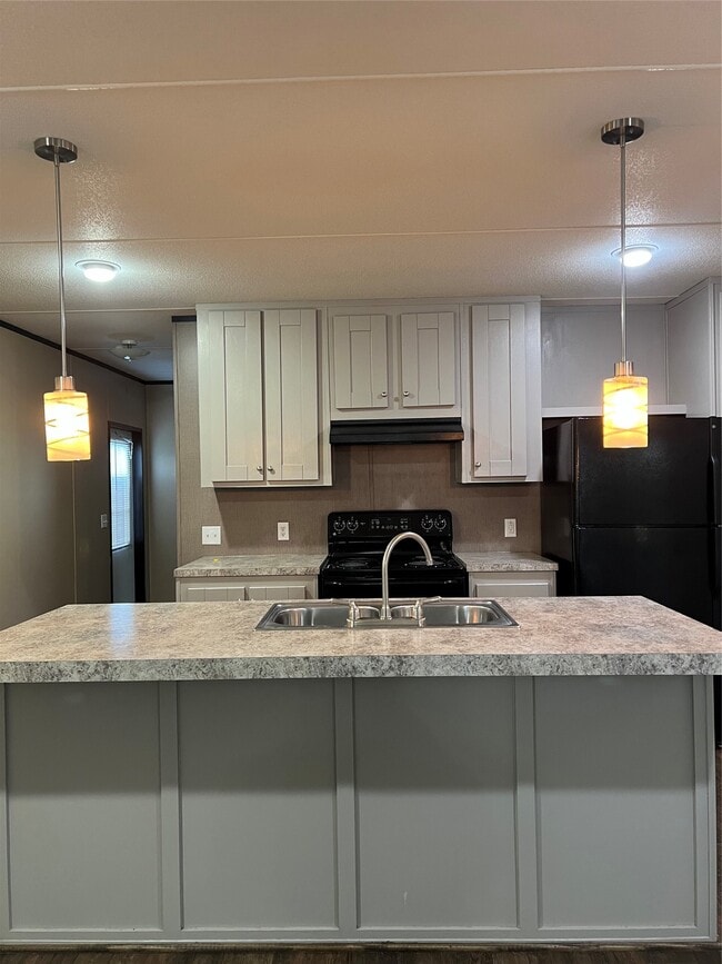 Building Photo - 20498 Trinity Way