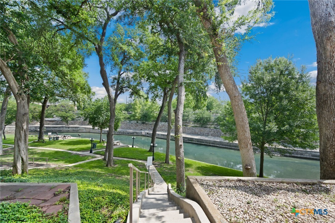 Foto principal - 365 S Gilbert Ave