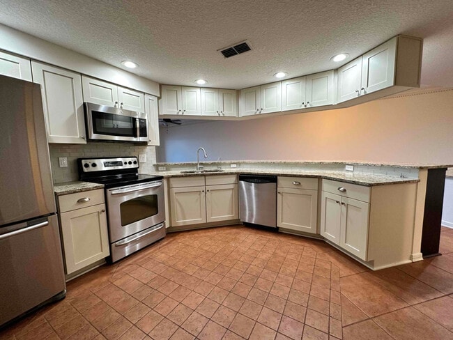 Building Photo - 2099 Winterbourne W