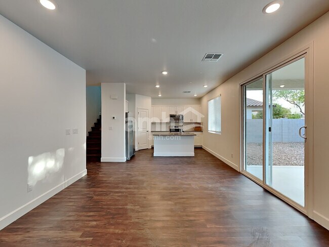 Building Photo - 6627 S 42nd Dr